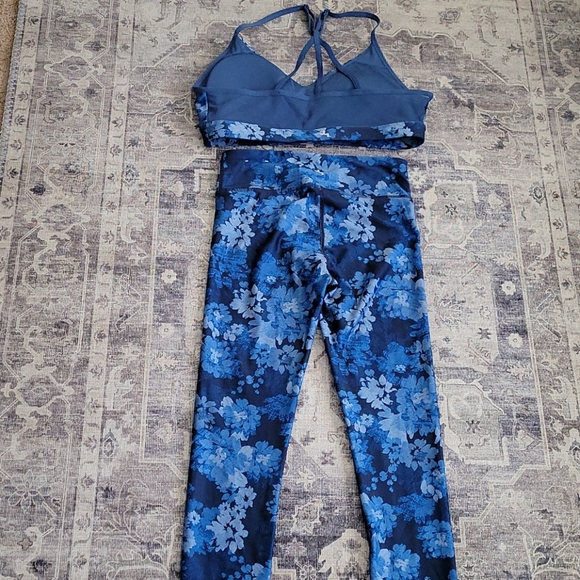 Never Worn 2 PC Yoga Set - Picture 11 of 11